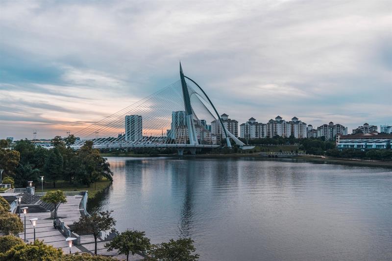 Zenith Hotel Putrajaya Exterior foto View of the bridge